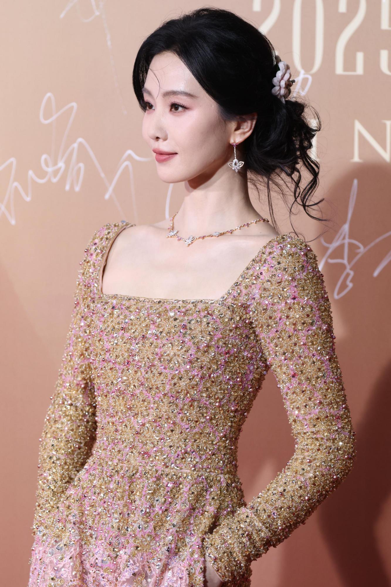 刘诗诗抹胸连身礼服上半身现场生图[6]